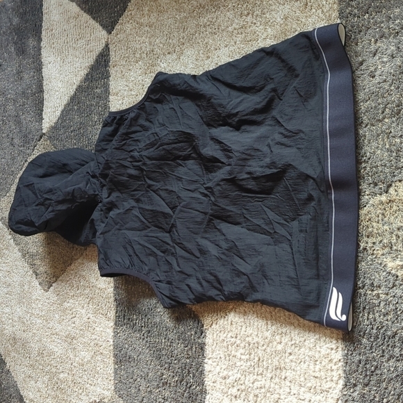 Fabletics Kennedy Vest Hooded Zip Up Jacket Windbreaker Sleeveless Size XS - Picture 13 of 14
